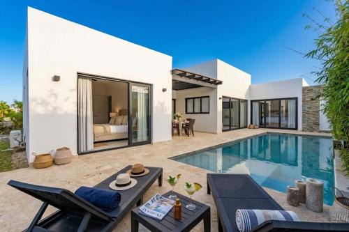 Modern Luxury Villa with Private Pool Ocean Village