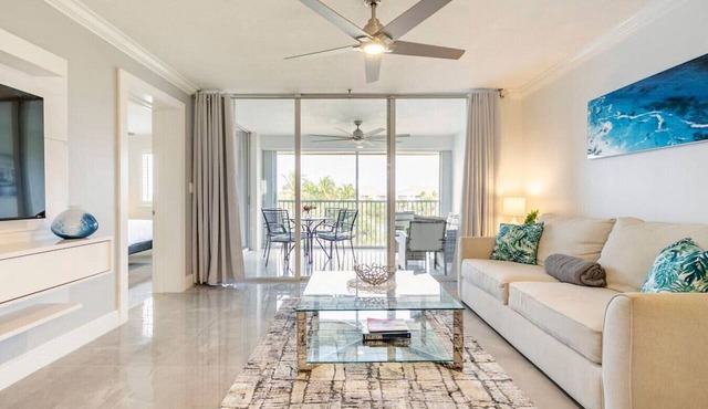 Modern Luxury, Waterfall, Pool, 1/2 mile to Beach