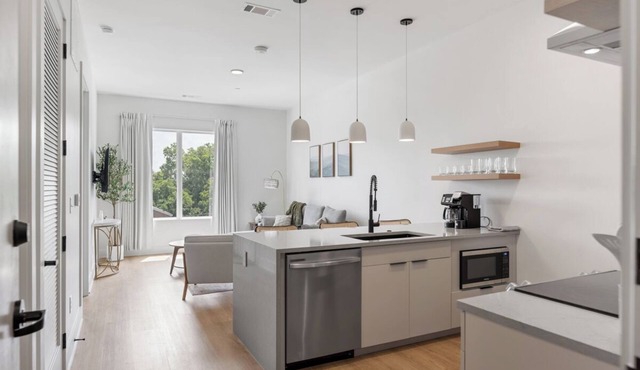 Modern Mid-Term Stay at The Haysboro!
