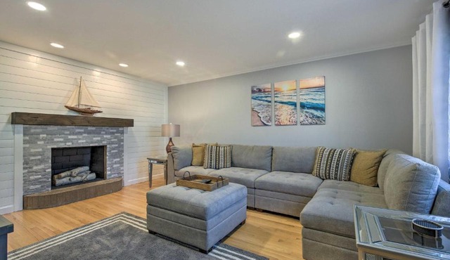 Modern Middletown Retreat, Minutes to Downtown!
