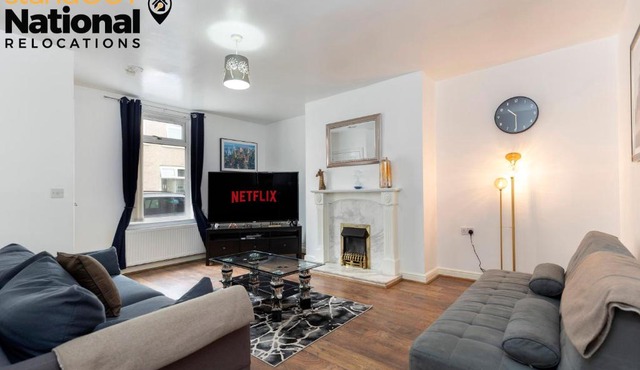 Modern Minimalist Spacious 3br Blyth Home