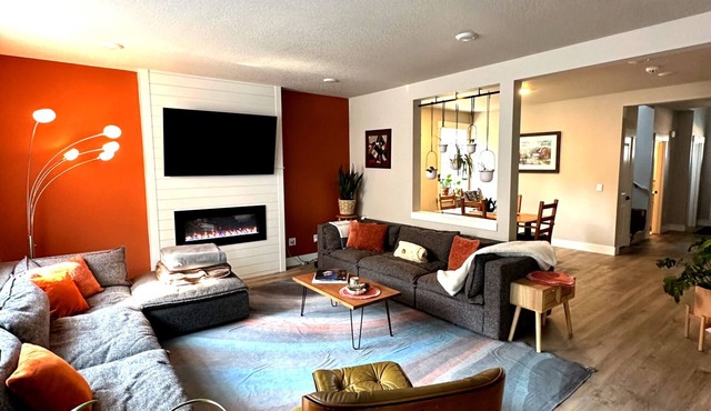 Modern Mountain 4-bedroom House in outdoorsy Bend minutes from Mt. Bachelor