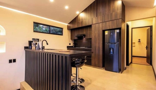 Modern Mountain Spa Villa: Turkish & Jacuzzi