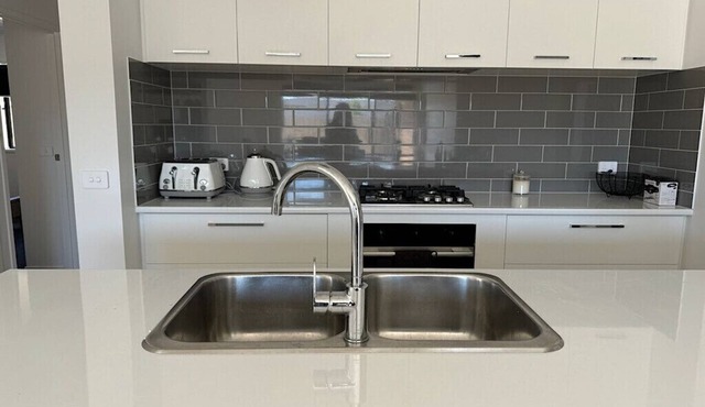 Modern Nagambie getaway