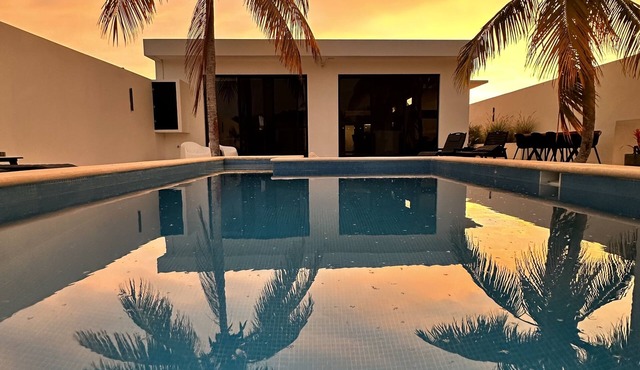 Modern new build, one level with private pool, walk to the beach