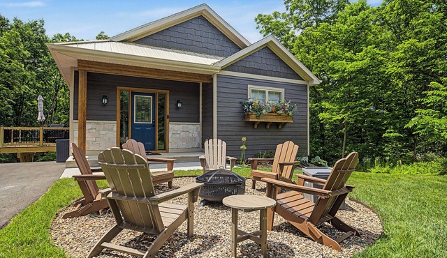 Modern New Construction ~ Private Hot Tub, Fire Pit, Gas Grill