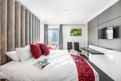 Modern Nomads Centrally Located Studio with Queen Bed Near CBD