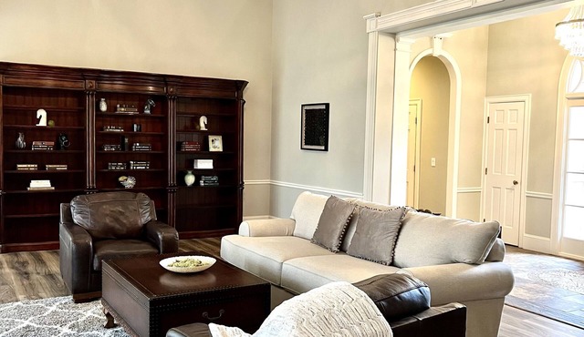 Modern Ocala Equestrian Estate with lap pool- close to everything.