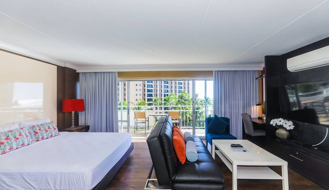 Modern, Ocean View In a Great Location In Waikiki!