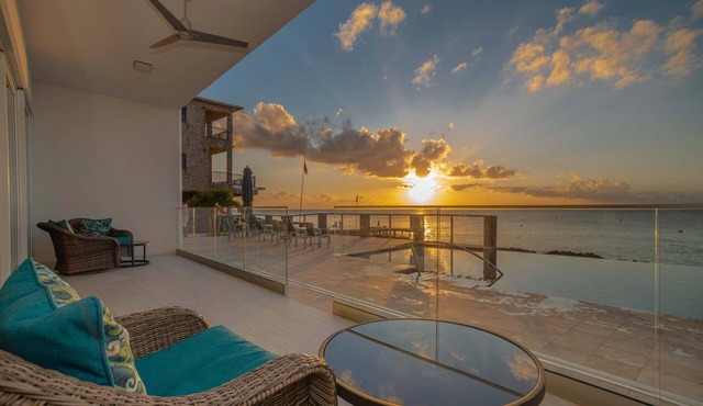 Modern Oceanfront 1 Bdr Condo/w Pool + Diving