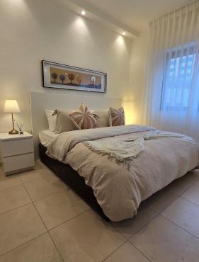 Modern One Bedroom with Steps from the Best Shops