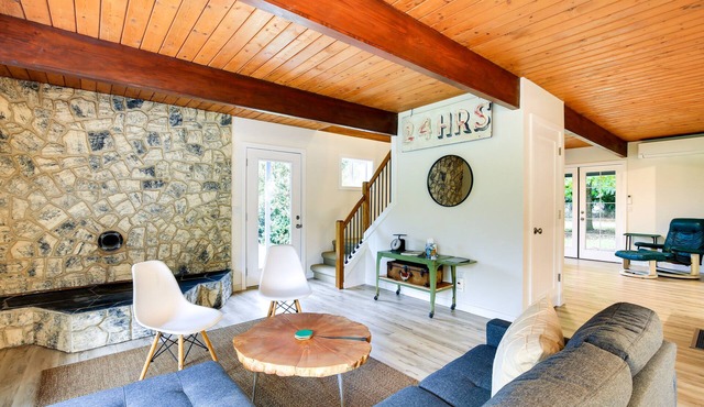 Modern Oregon Getaway w/Fireplace, Yard & Deck