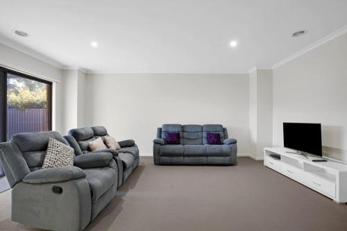 Modern Pakenham Family Home near Lakeside