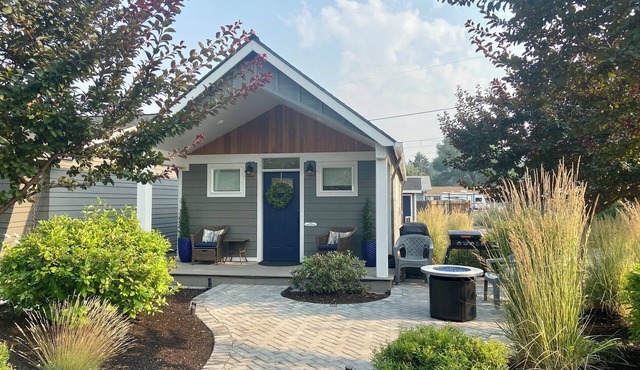 Modern, pet-friendly stay centrally located, minutes to everything in Bend!