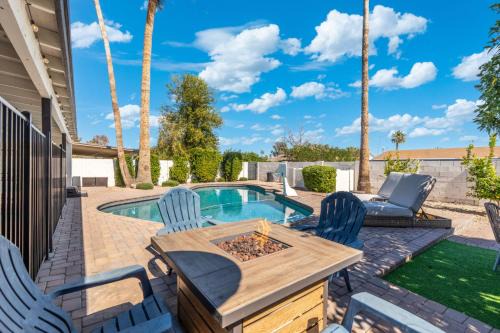 Modern Phoenix Stay with Hot Tub and Pool