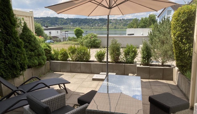 Modern, premium lake view vacation apartment over 2 floors