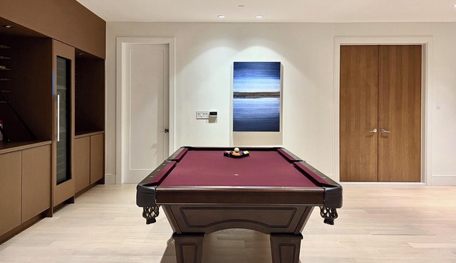 Modern Private Basement Suite in Vancouver with Free Parking