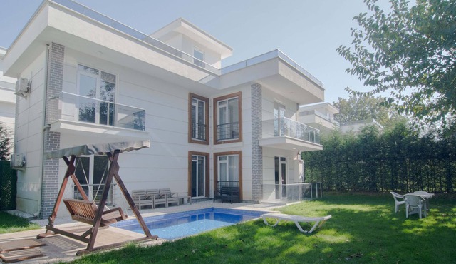 Modern Private Pool Villa in Sapanca