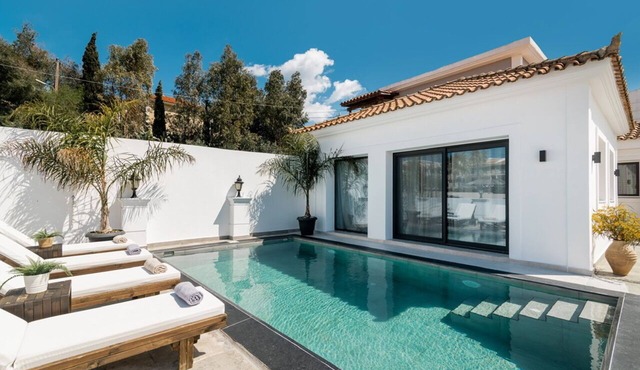 Modern Private Villa, 5 minutes from the beach!