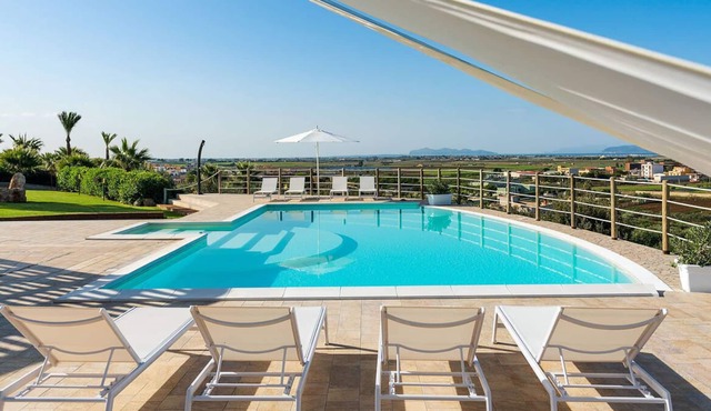 Modern private villa near restaurant