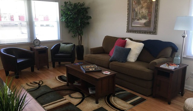 Modern! Professionally Cleaned, Self Check In - Sleeps 10