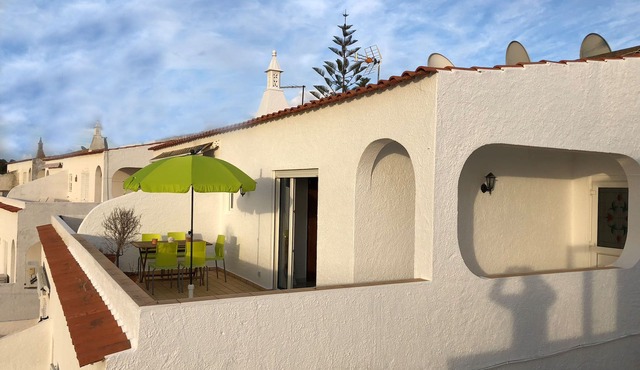 Modern, quietly located vacation apartment with sea view + close to the beach, fully air-conditioned
