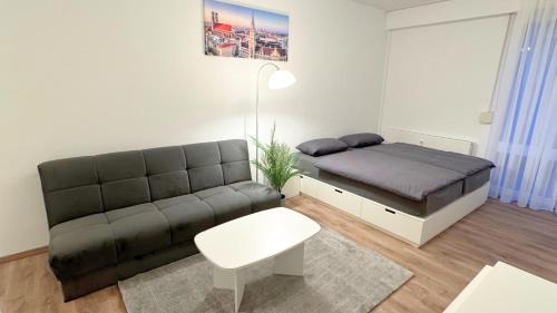 Modern, quiet apartment right by S-Bahn - close to Munich & airport