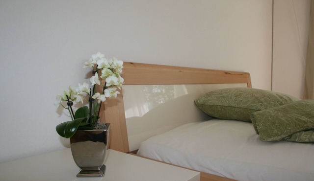 Modern, quiet apartment with privacy in a top location.