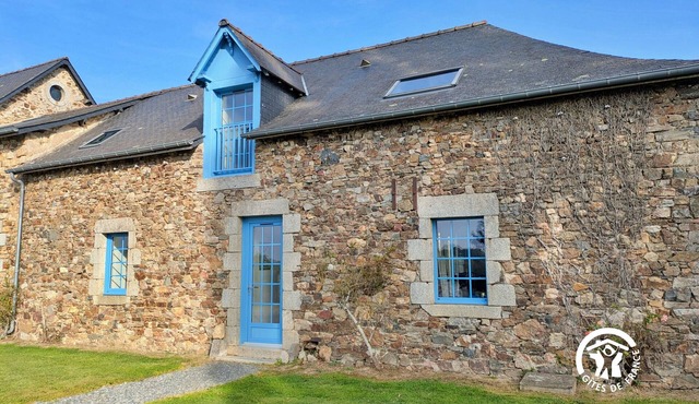 Modern renovated cottage with large garden and wifi, ideal for families or professionals