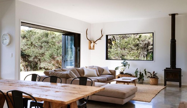 Modern Raglan Hideaway
