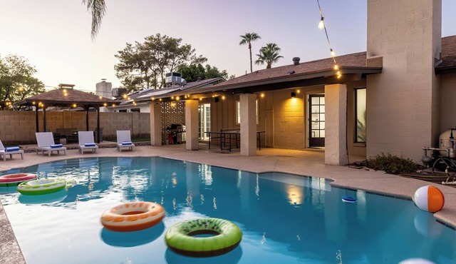 Modern Ranch w/Pool, Putt-Putt, Arcade & Sleeps 14 – Perfect for Families!