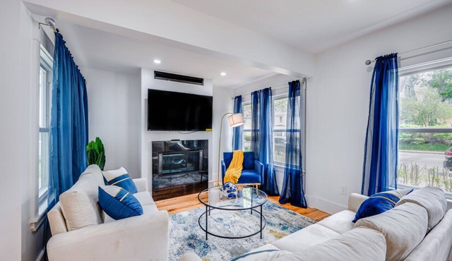 Modern Red Door Haven +5mins to Boston public transportation, FREE Parking!