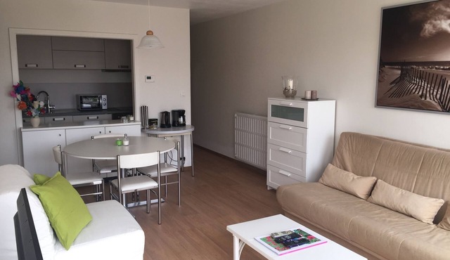 Modern renovated studio 150m from the beach (extra free parking)
