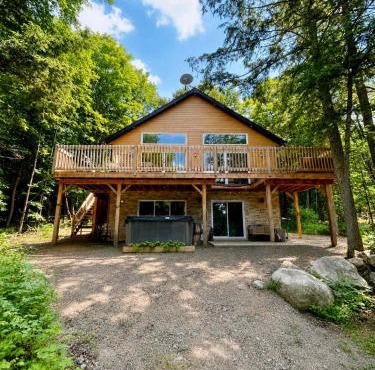 Modern Retreat in Forest with Hot Tub