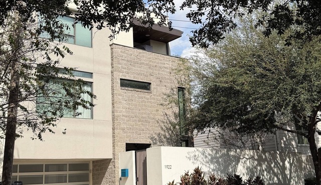 Modern River Oaks Luxury Home w/ Pool, Gym & Designer Interiors – Near NRG