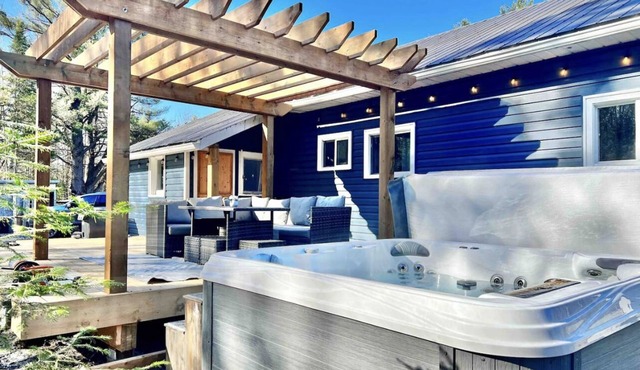 Modern/Rustic Home on 8 Acres forest *HOT TUB*