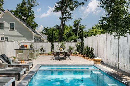 Modern Savannah Home Private Pool & Spa