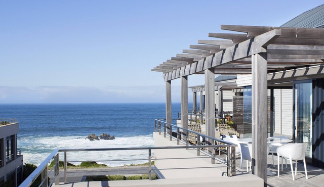 Modern Seafront Penthouse walking distance to shops and restaurants