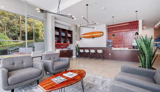 Modern Seattle 2BR Escape w/Gym Access Near Lake Union
