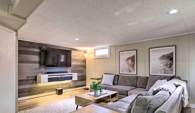Modern Seattle Basement Apt ~ 5 Mi to Alki Beach
