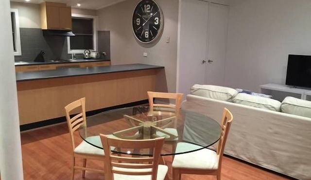Modern Second Story Apartment, Sleeps 5