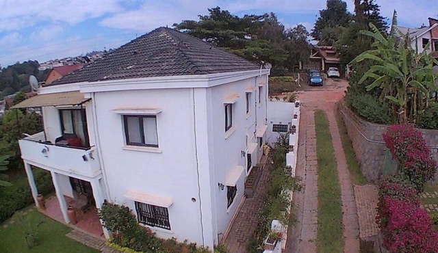 Modern secure comfortable apartment in villa in Antananarivo
