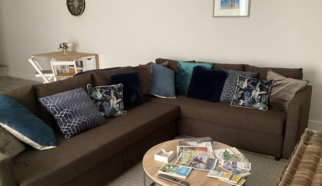 Modern self contained studio, set above Swanage Bay. Sleeps 2.