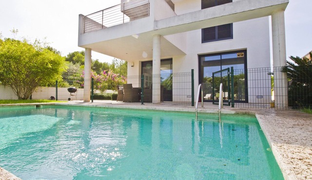 Modern semi-detached house in quiet residential area - 200 m to the sea (promenade)