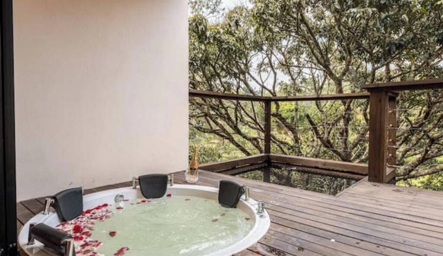 Modern Spa Villa on the Mountain: Turkish & Jacuzzi