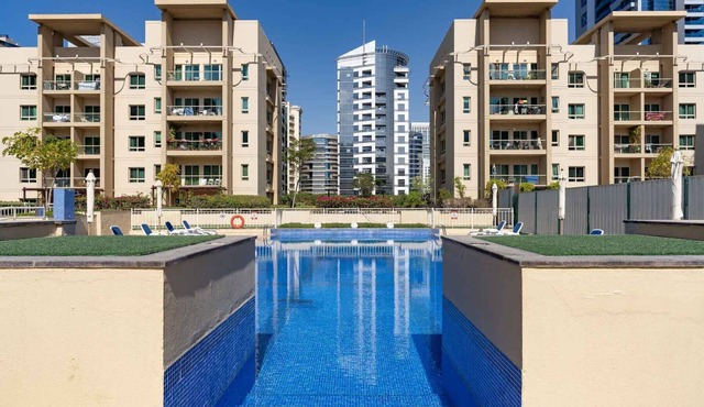 Modern & Spacious 1 Bed with Pool View | Business Traveler