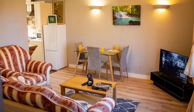 Modern Spacious 2 Bed Apartment Wolverhampton with Free Secure Parking