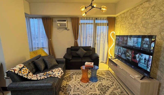 Modern & Spacious 2BR 68 sqm Condo in Manhattan Heights Pool View