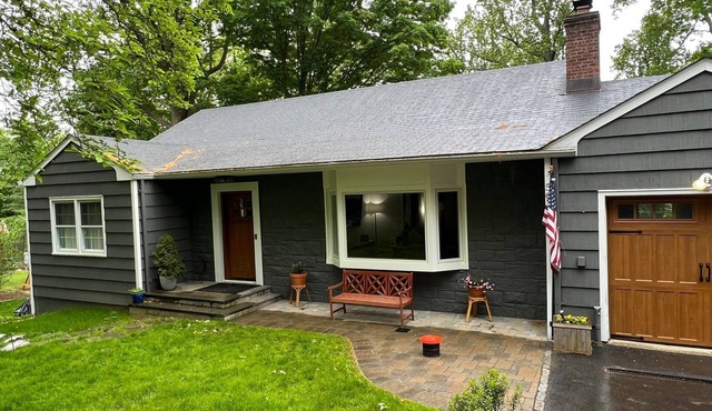 Modern & Spacious 3-Bedroom Home Family-Friendly Fireplace Patio & BBQ