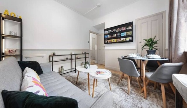 *Modern Spacious 3 Bedroom flat in Central London*
